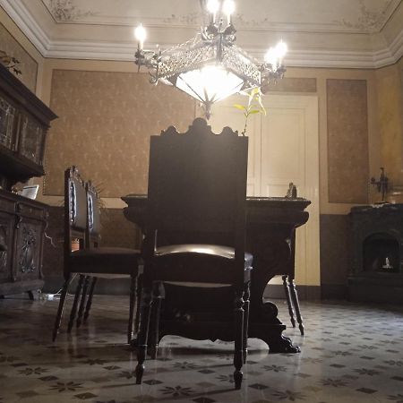 Bed And Books Isabella Bed & Breakfast Catania Bagian luar foto