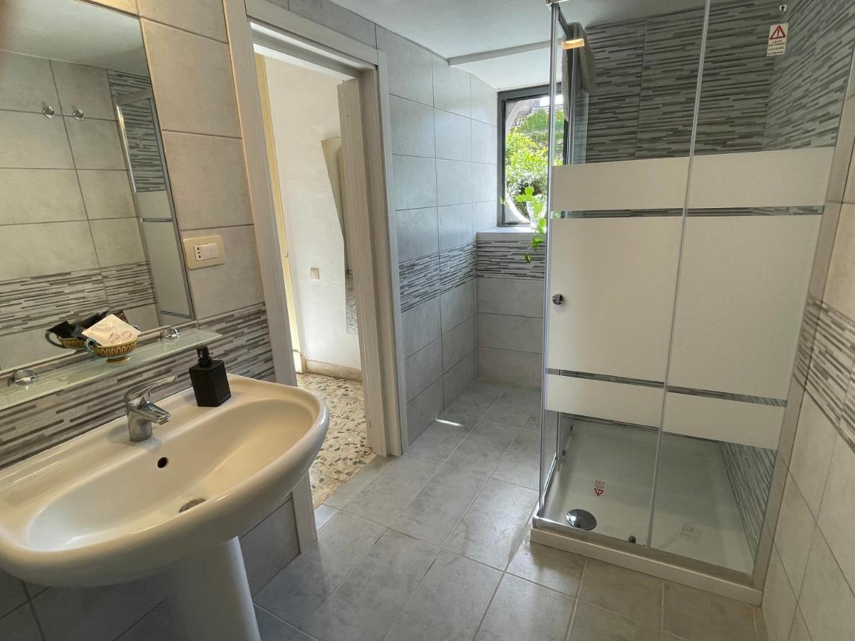 Bed And Books Isabella Bed & Breakfast Catania Bagian luar foto
