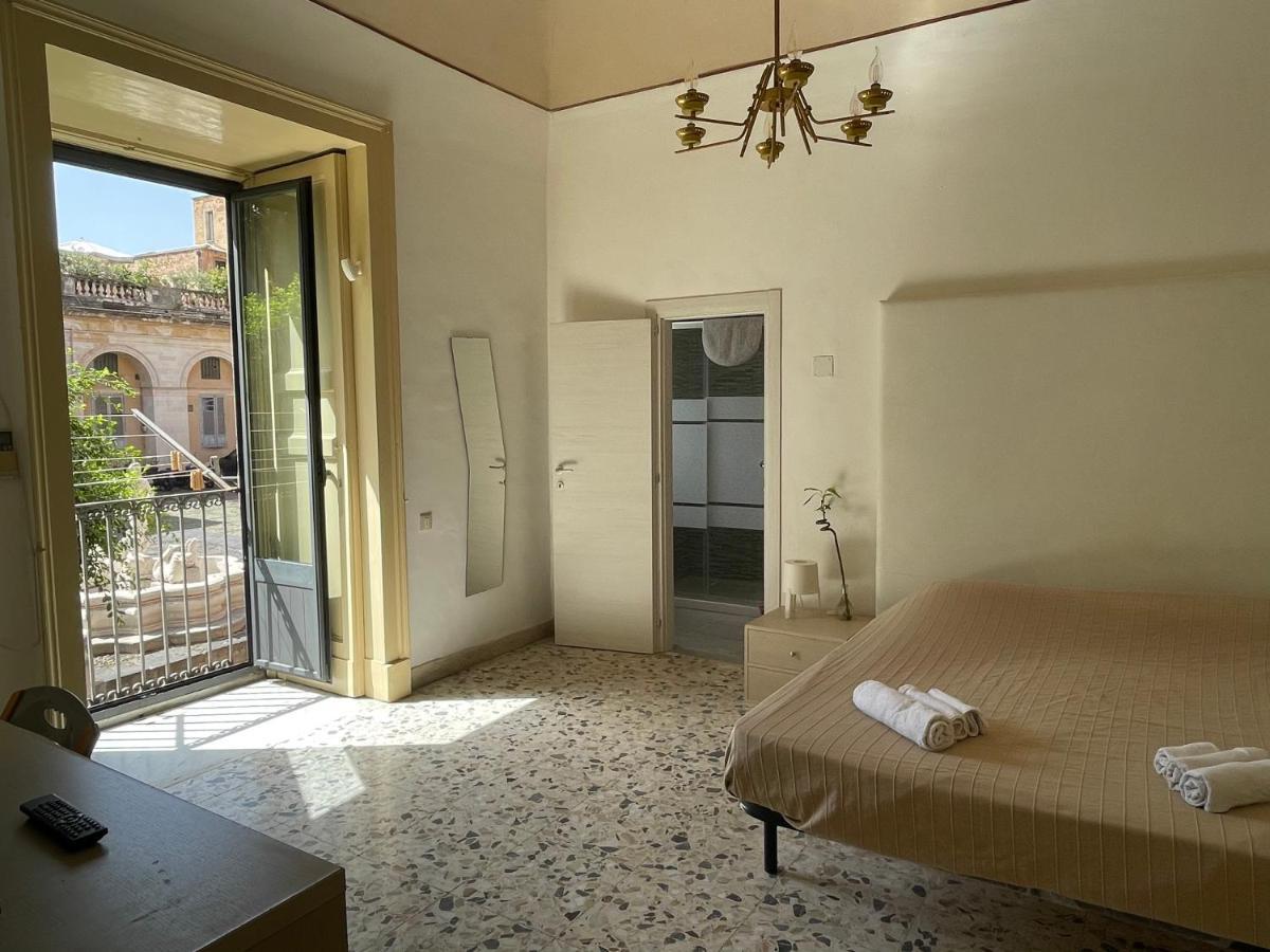 Bed And Books Isabella Bed & Breakfast Catania Bagian luar foto