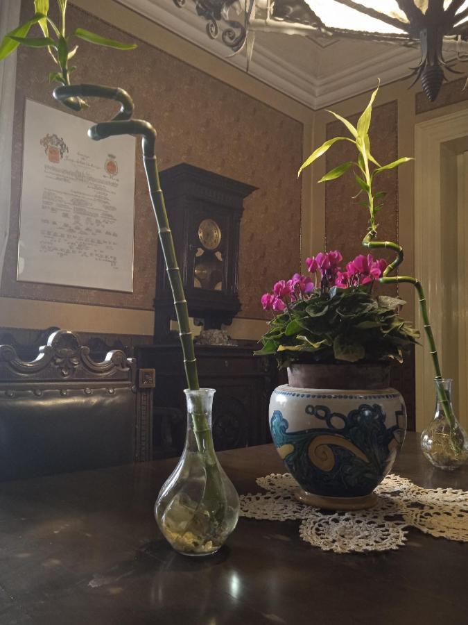 Bed And Books Isabella Bed & Breakfast Catania Bagian luar foto