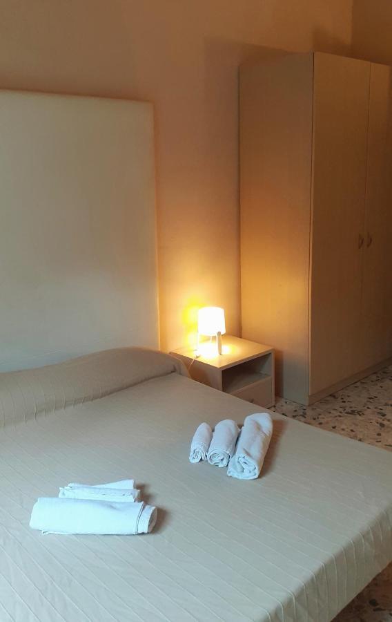 Bed And Books Isabella Bed & Breakfast Catania Bagian luar foto