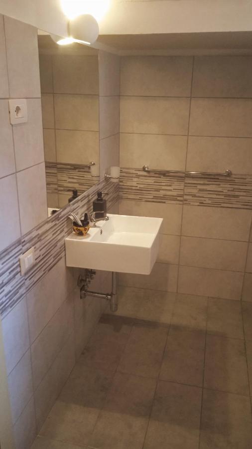 Bed And Books Isabella Bed & Breakfast Catania Bagian luar foto