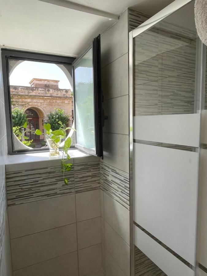 Bed And Books Isabella Bed & Breakfast Catania Bagian luar foto