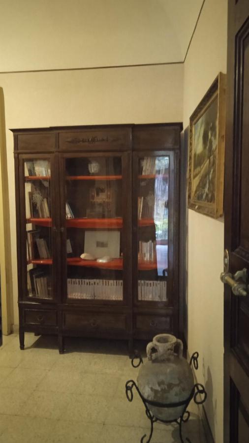 Bed And Books Isabella Bed & Breakfast Catania Bagian luar foto