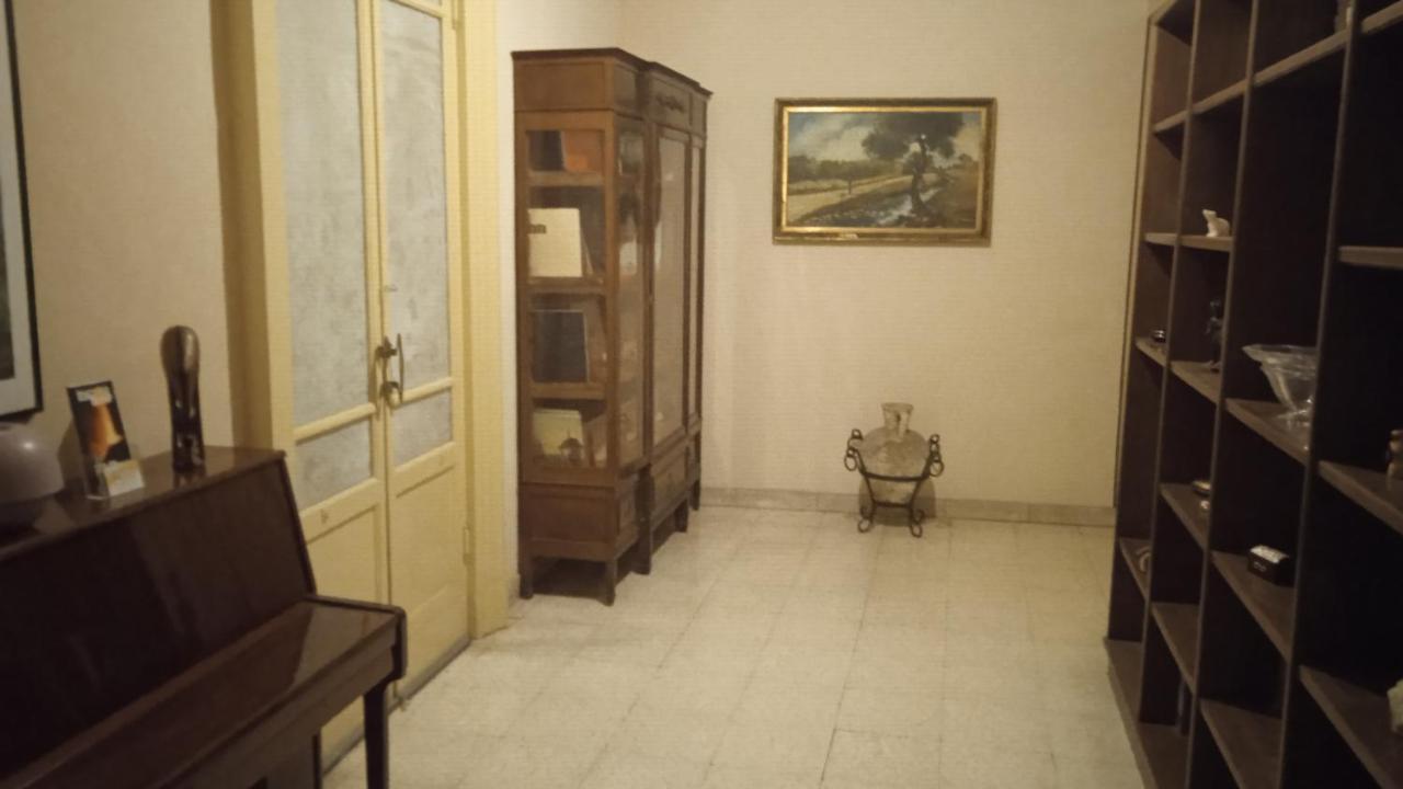 Bed And Books Isabella Bed & Breakfast Catania Bagian luar foto
