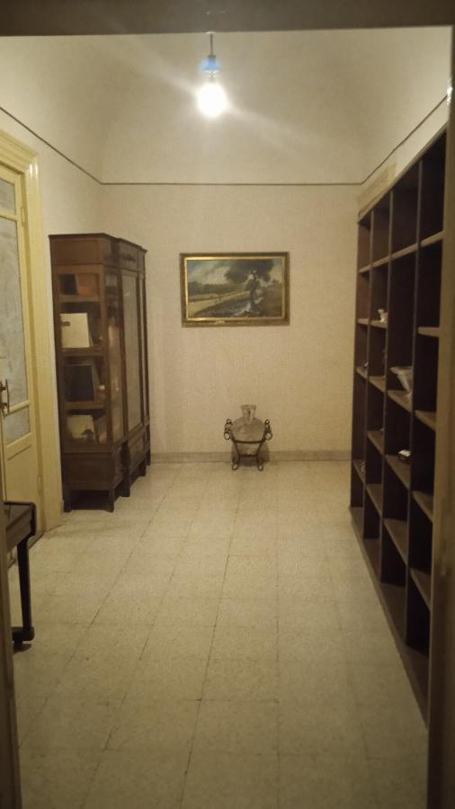 Bed And Books Isabella Bed & Breakfast Catania Bagian luar foto