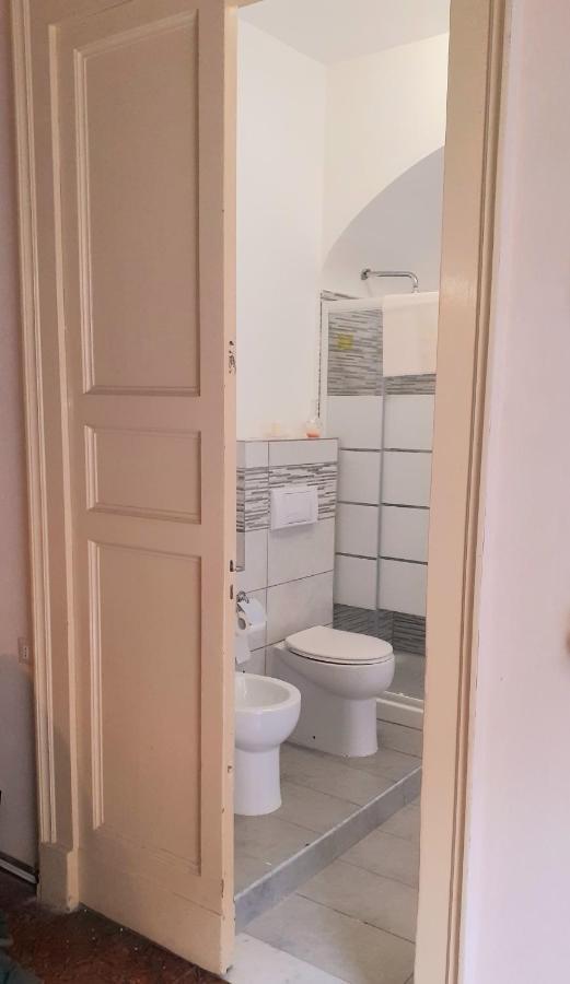 Bed And Books Isabella Bed & Breakfast Catania Bagian luar foto
