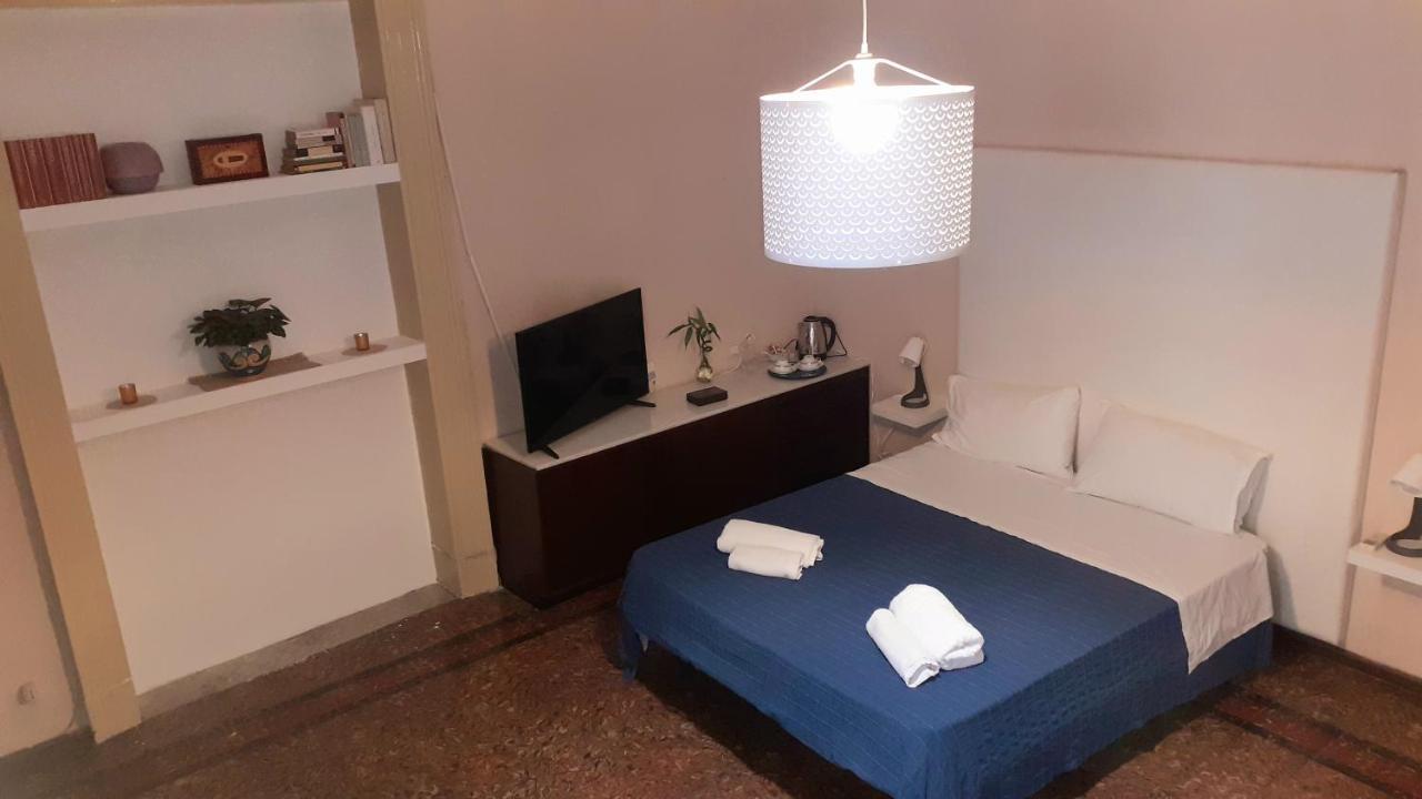 Bed And Books Isabella Bed & Breakfast Catania Bagian luar foto